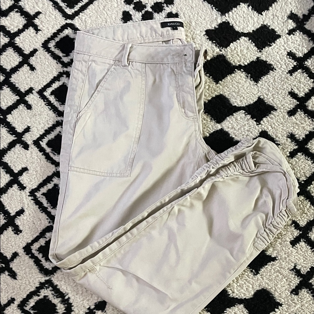 RW&CO. Women's Light Beige Cropped Pants